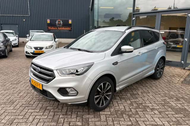 Ford Kuga (2017) thumbnail 2