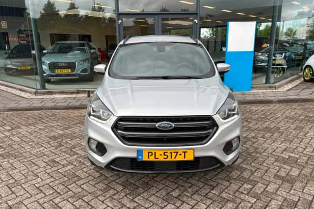 Ford Kuga (2017) thumbnail 3