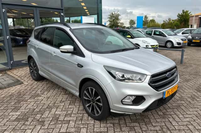 Ford Kuga (2017) thumbnail 4