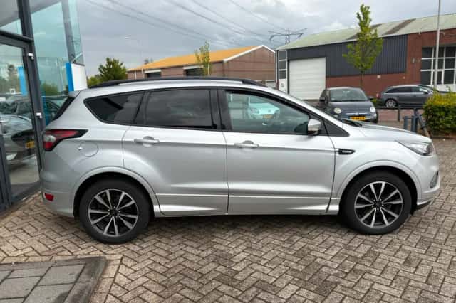 Ford Kuga (2017) thumbnail 5