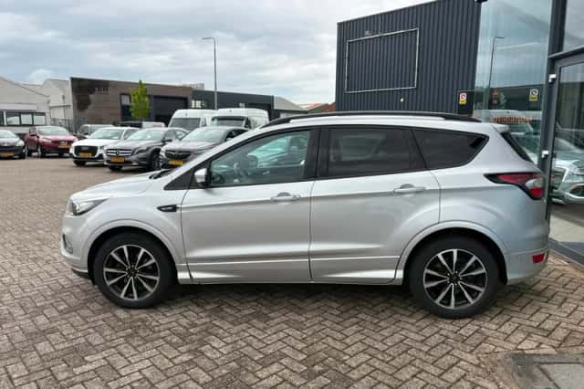 Ford Kuga (2017) thumbnail 6