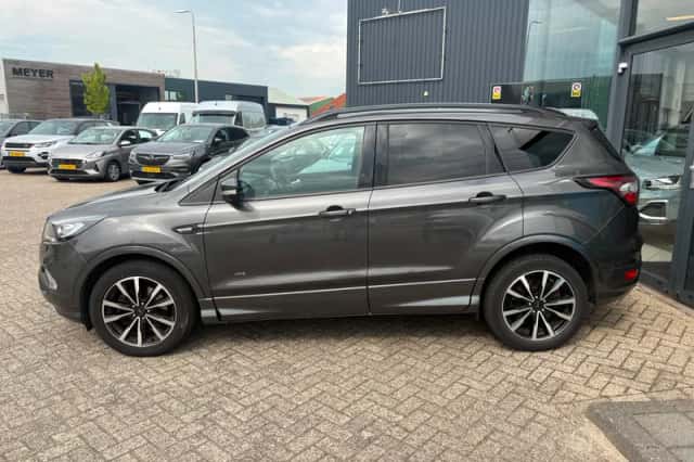 Ford Kuga (2017) thumbnail 6
