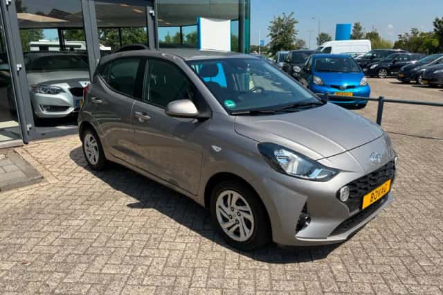 Hyundai i10 (2022) thumbnail 3