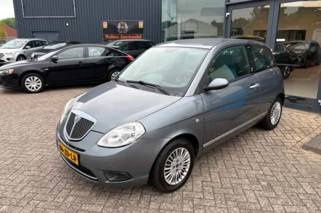Lancia Ypsilon (2007) thumbnail 3
