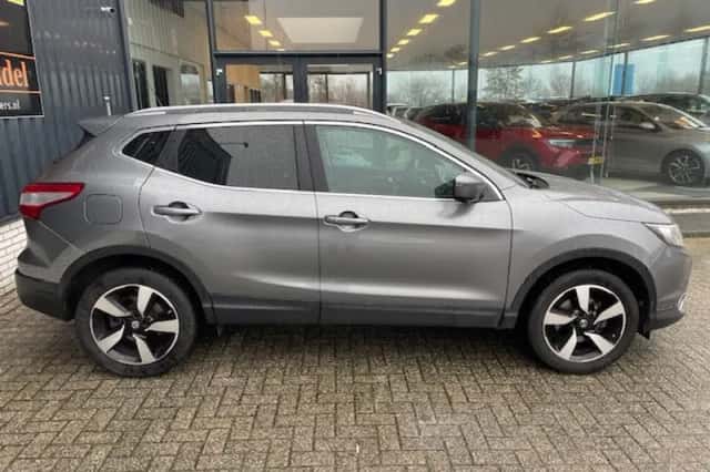 Nissan Qashqai (2015) thumbnail 4