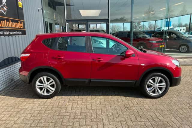 Nissan Qashqai (2012) thumbnail 3