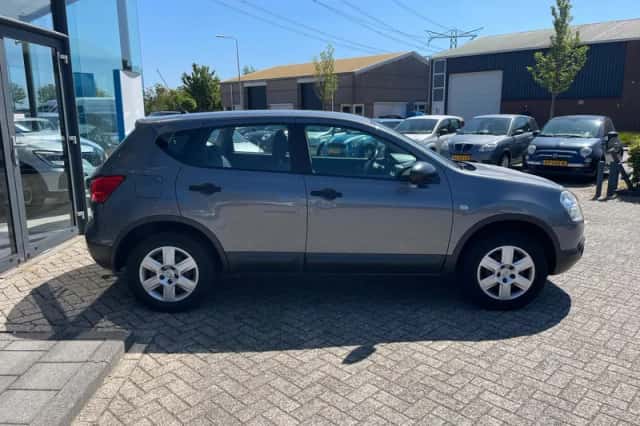 Nissan Qashqai (2009) thumbnail 5