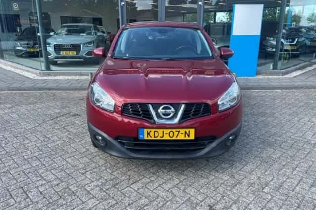 Nissan Qashqai (2012) thumbnail 3