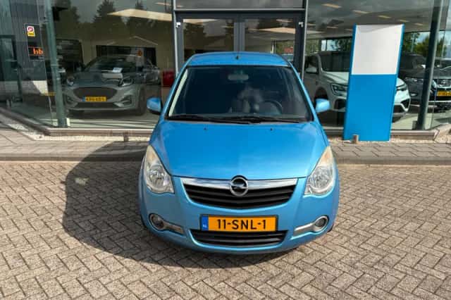 Opel Agila (2011) thumbnail 3