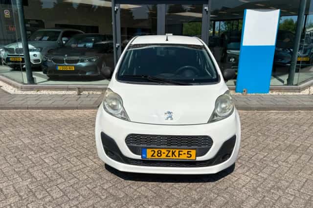 Peugeot 107 (2012) thumbnail 2
