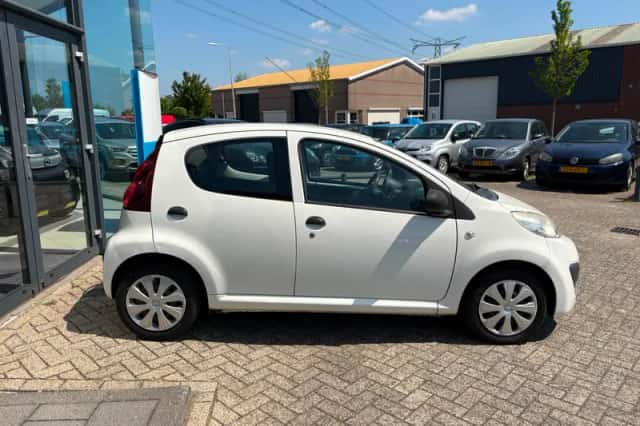 Peugeot 107 (2012) thumbnail 4