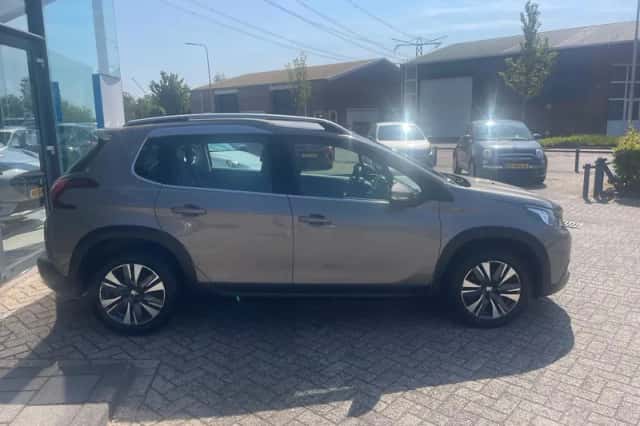Peugeot 2008 (2016) thumbnail 5