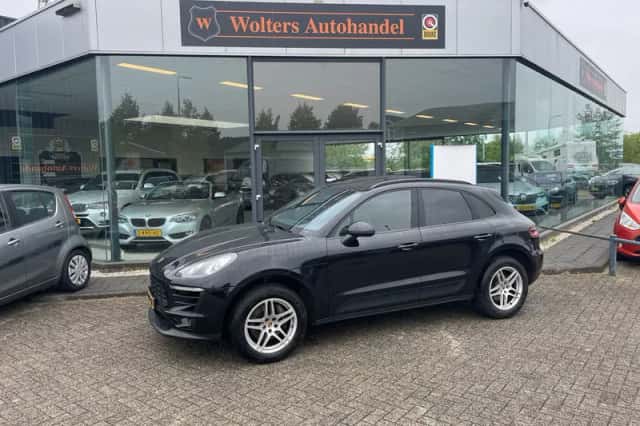 Porsche Macan (2018) thumbnail 1