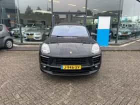 Porsche Macan (2018) thumbnail 3