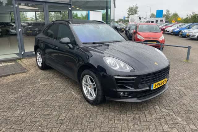 Porsche Macan (2018) thumbnail 4