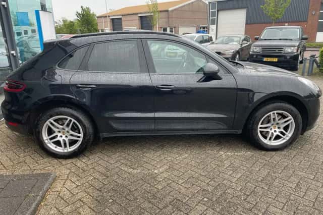 Porsche Macan (2018) thumbnail 5