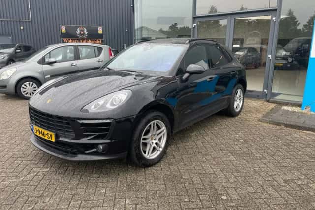 Porsche Macan (2018) thumbnail 6