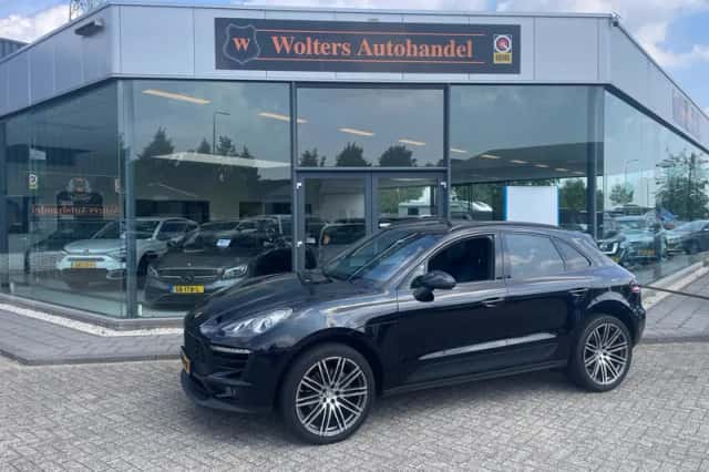 Porsche Macan (2018) thumbnail 1