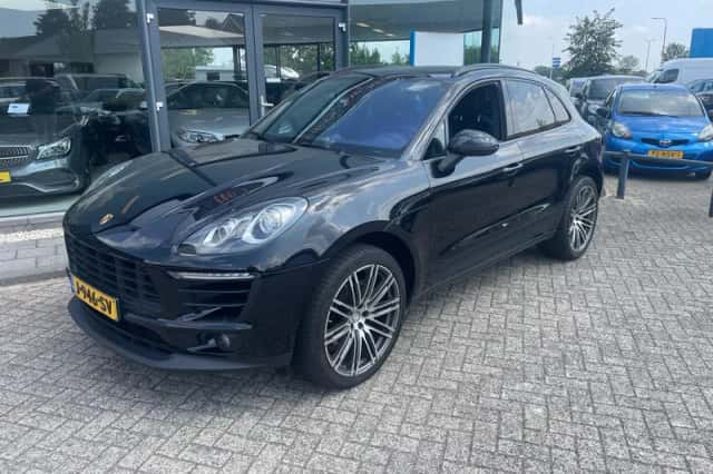 Porsche Macan (2018) thumbnail 2