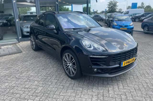 Porsche Macan (2018) thumbnail 4
