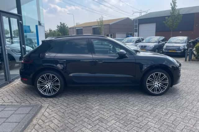 Porsche Macan (2018) thumbnail 5