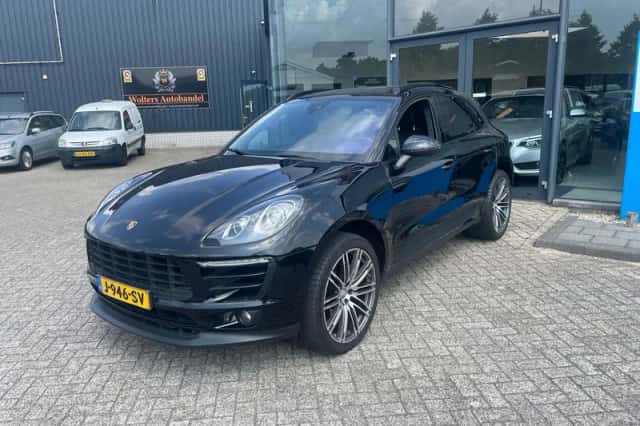 Porsche Macan (2018) thumbnail 6