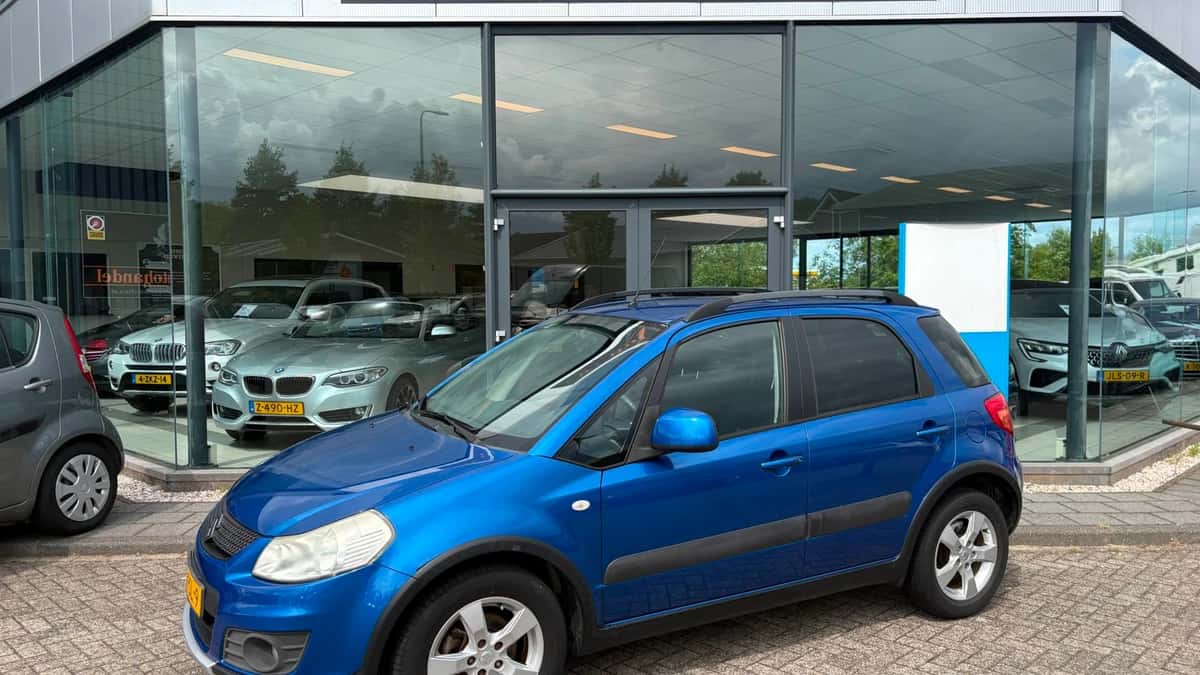 Suzuki SX4 (2011) — foto 1