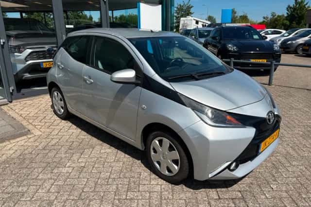 Toyota Aygo (2016) thumbnail 5