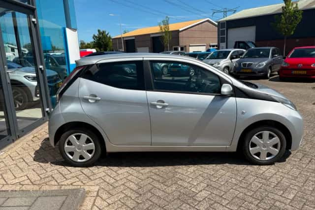 Toyota Aygo (2016) thumbnail 6