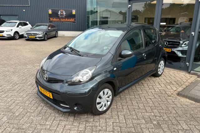 Toyota Aygo (2012) thumbnail 2