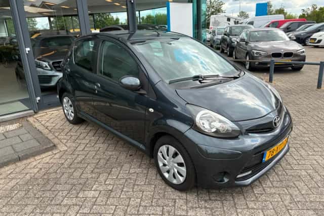Toyota Aygo (2012) thumbnail 4