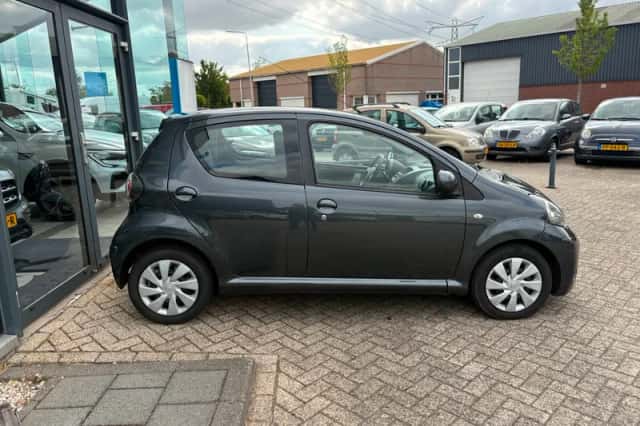 Toyota Aygo (2012) thumbnail 5