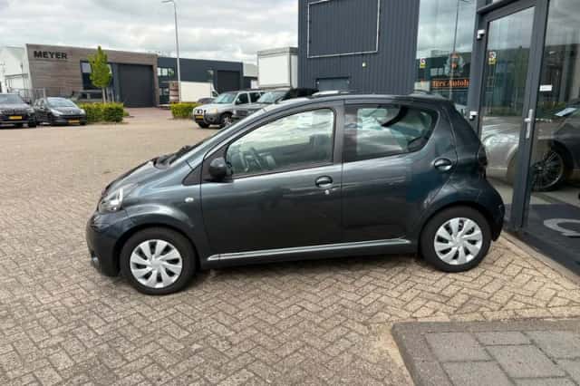 Toyota Aygo (2012) thumbnail 6