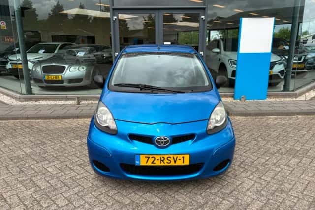 Toyota Aygo (2011) thumbnail 2