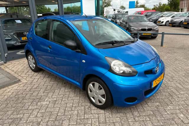 Toyota Aygo (2011) thumbnail 3