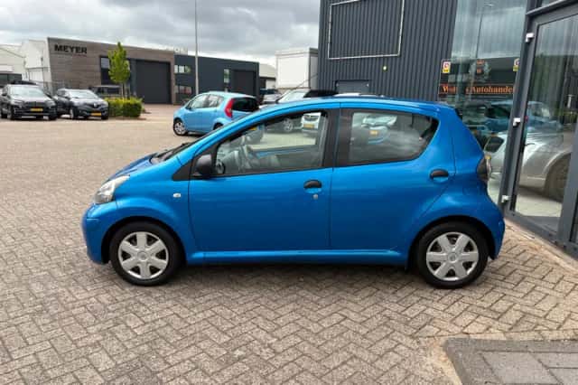 Toyota Aygo (2011) thumbnail 5