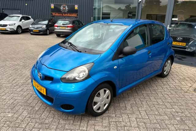 Toyota Aygo (2011) thumbnail 6