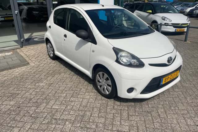 Toyota Aygo (2012) thumbnail 4