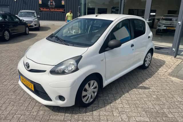 Toyota Aygo (2012) thumbnail 6