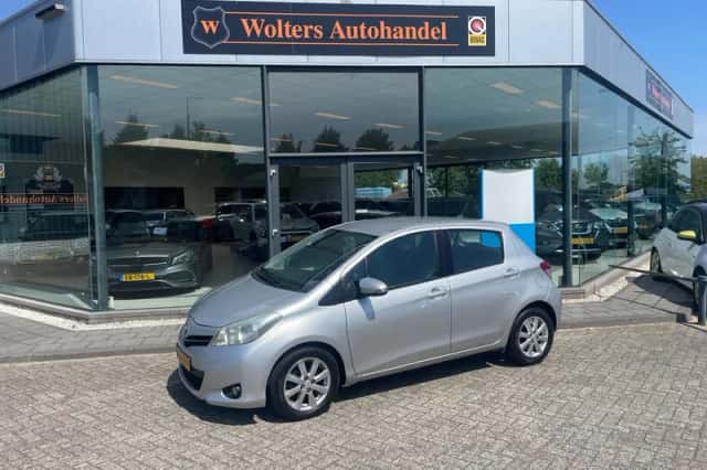 Toyota Yaris (2012) thumbnail 1