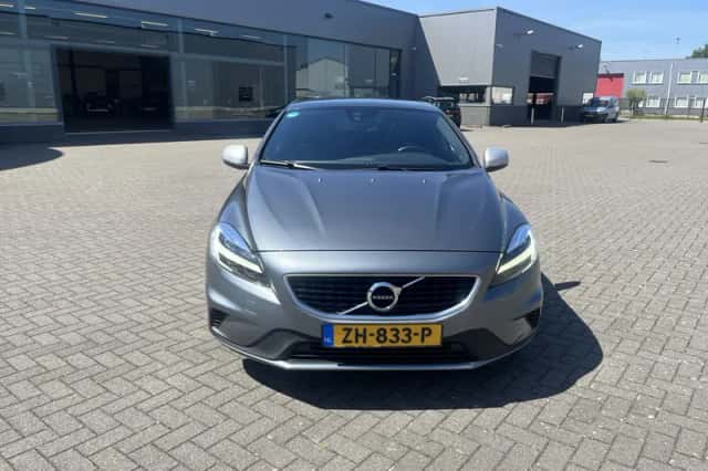 Volvo V40 (2019) thumbnail 2