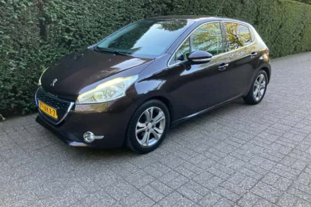 Peugeot 208 (2012) thumbnail 1