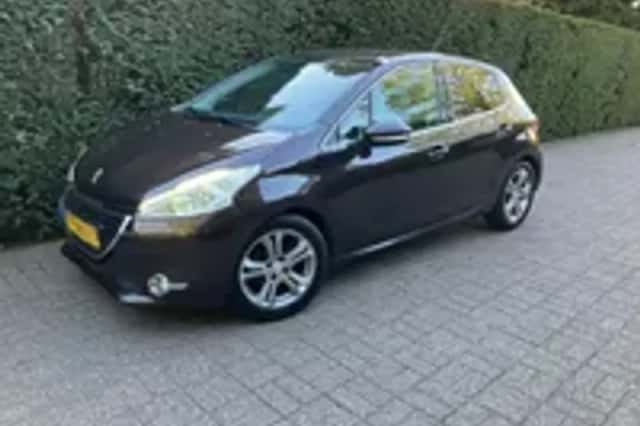 Peugeot 208 (2012) thumbnail 2