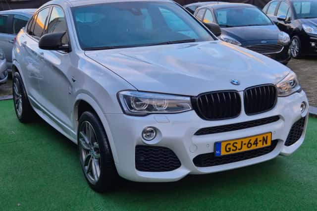 BMW X4 (2015) thumbnail 2