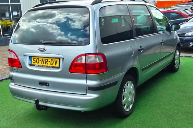 Ford Galaxy (2004) thumbnail 3