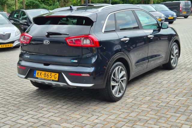 Kia Niro (2016) thumbnail 3