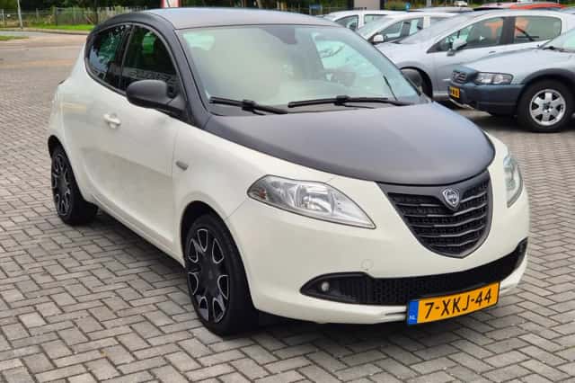 Lancia Ypsilon (2014) thumbnail 2