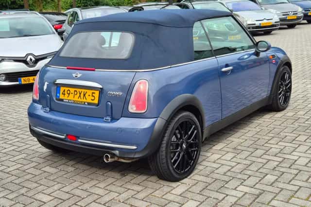 MINI Cabrio (2004) thumbnail 4
