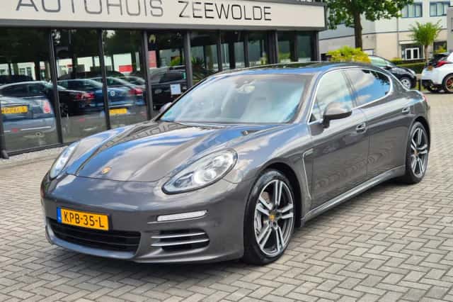 Porsche Panamera (2015) thumbnail 1