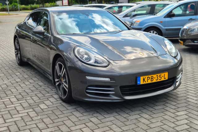 Porsche Panamera (2015) thumbnail 2